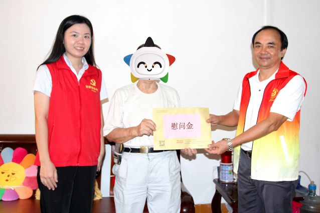 210929-【黨建+公益】彰顯體彩責(zé)任擔(dān)當(dāng) 貼心慰問送溫暖 中山體彩國慶節(jié)前慰問幫扶夏洋社區(qū)困難群