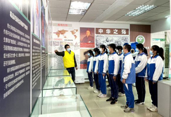 阜沙鎮(zhèn)禁毒信息〔2022〕第268期--【禁毒攻堅】阜沙鎮(zhèn)禁毒辦組織學生參觀禁毒教育基地 （2022