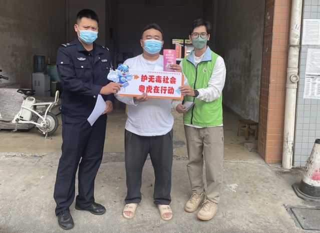 三鄉(xiāng)鎮(zhèn)開展“禁毒知識進物流，安全寄遞無隱患”宣傳活動圖片3_副本.jpg